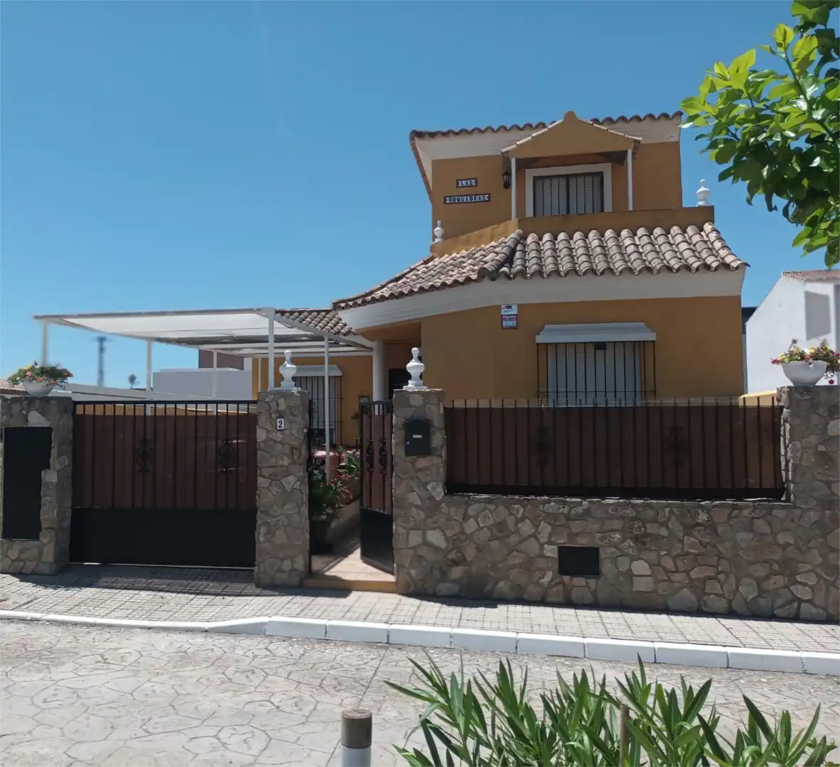 Außenansicht von Einfamilien-Reihenhaus zum Verkauf in Medina Sidonia mit Klimaanlage und Terrasse