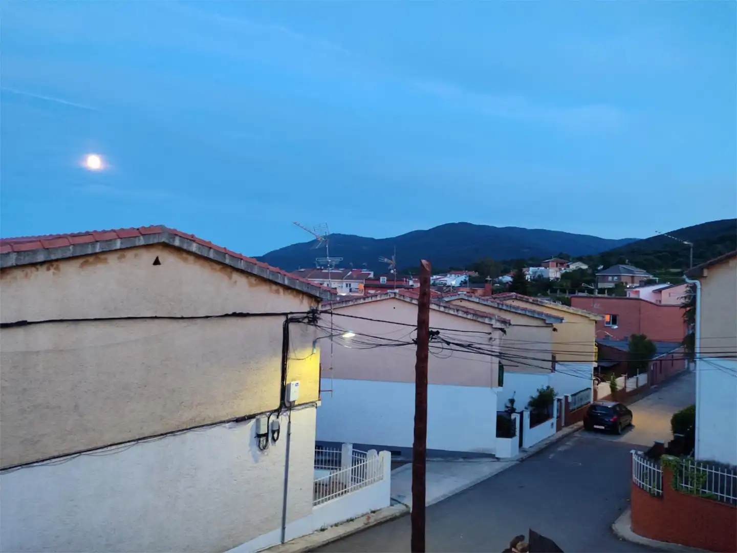Casa o xalet en venda a Calle Juan II, 8, El Tiemblo Vista exterior de Casa o xalet en venda en El Tiemblo amb Aire condicionat, Terrassa i Balcó
