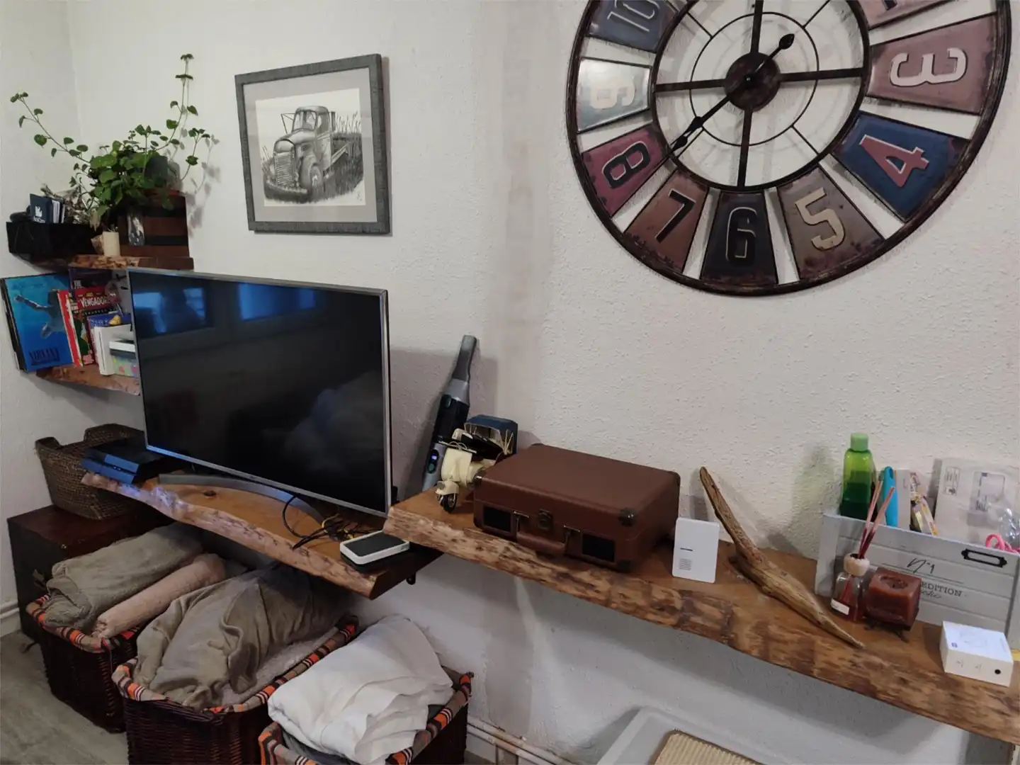 Casa o xalet en venda a Calle Juan II, 8, El Tiemblo Sala d'estar de Casa o xalet en venda en El Tiemblo amb Aire condicionat, Terrassa i Balcó