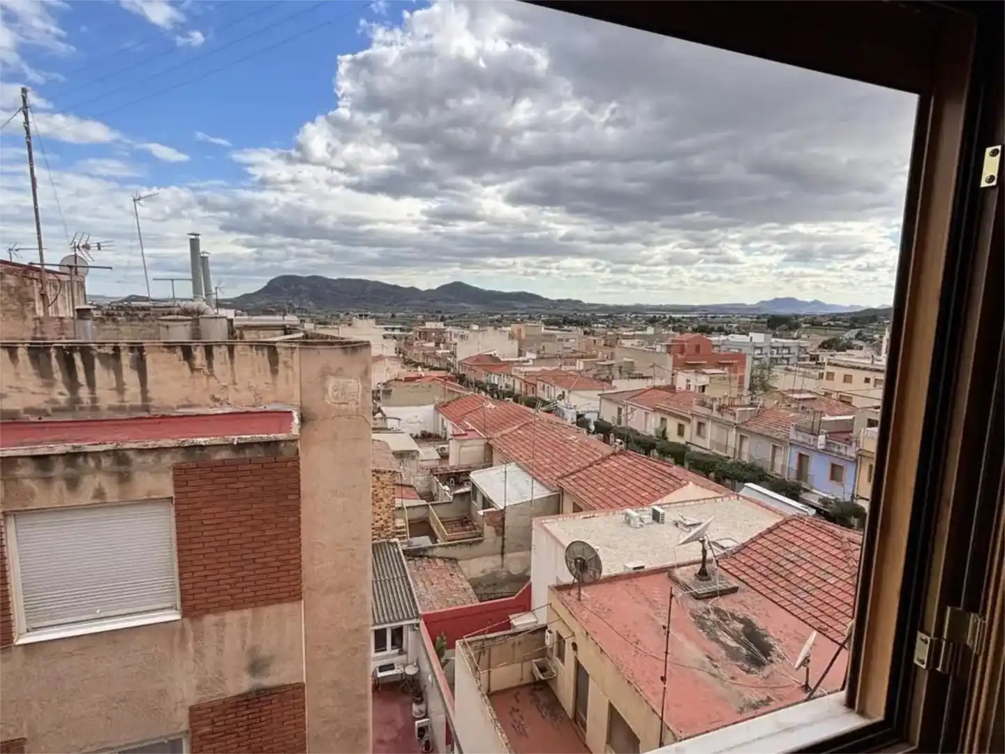 Außenansicht von Wohnung zum Verkauf in Agost mit Terrasse und Balkon