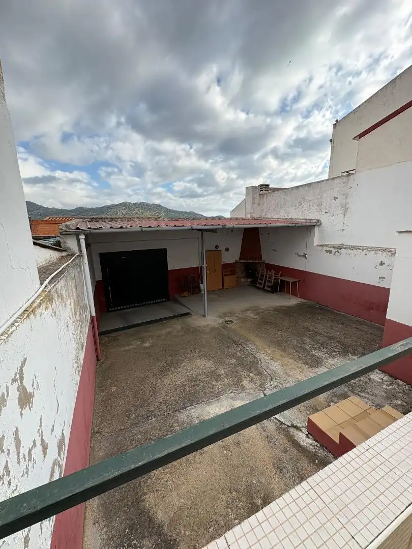Vista exterior de Planta baja en venta en La Zarza (Badajoz)