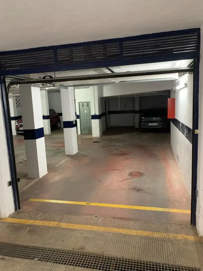 Parkplatz von Garage zum Verkauf in Fuengirola
