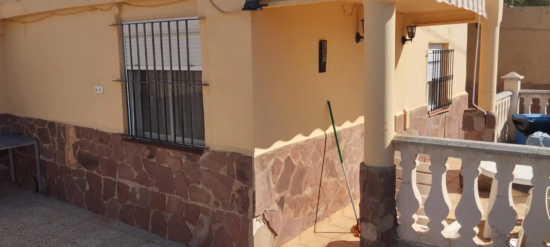 Casa o xalet en venda a Polígono Número 16, 10, Doctor Palos - Alto Palancia Vista exterior de Casa o xalet en venda en Sagunto / Sagunt amb Terrassa i Piscina