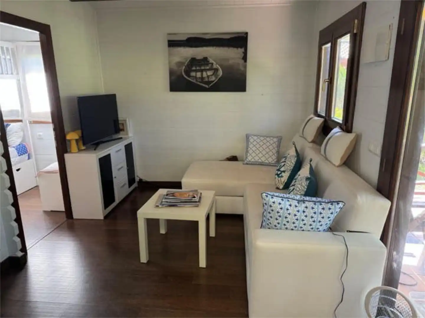 Casa o xalet en venda a Los Barrios de Luna Sala d'estar de Casa o xalet en venda en Los Barrios de Luna amb Jardí privat, Terrassa i Traster