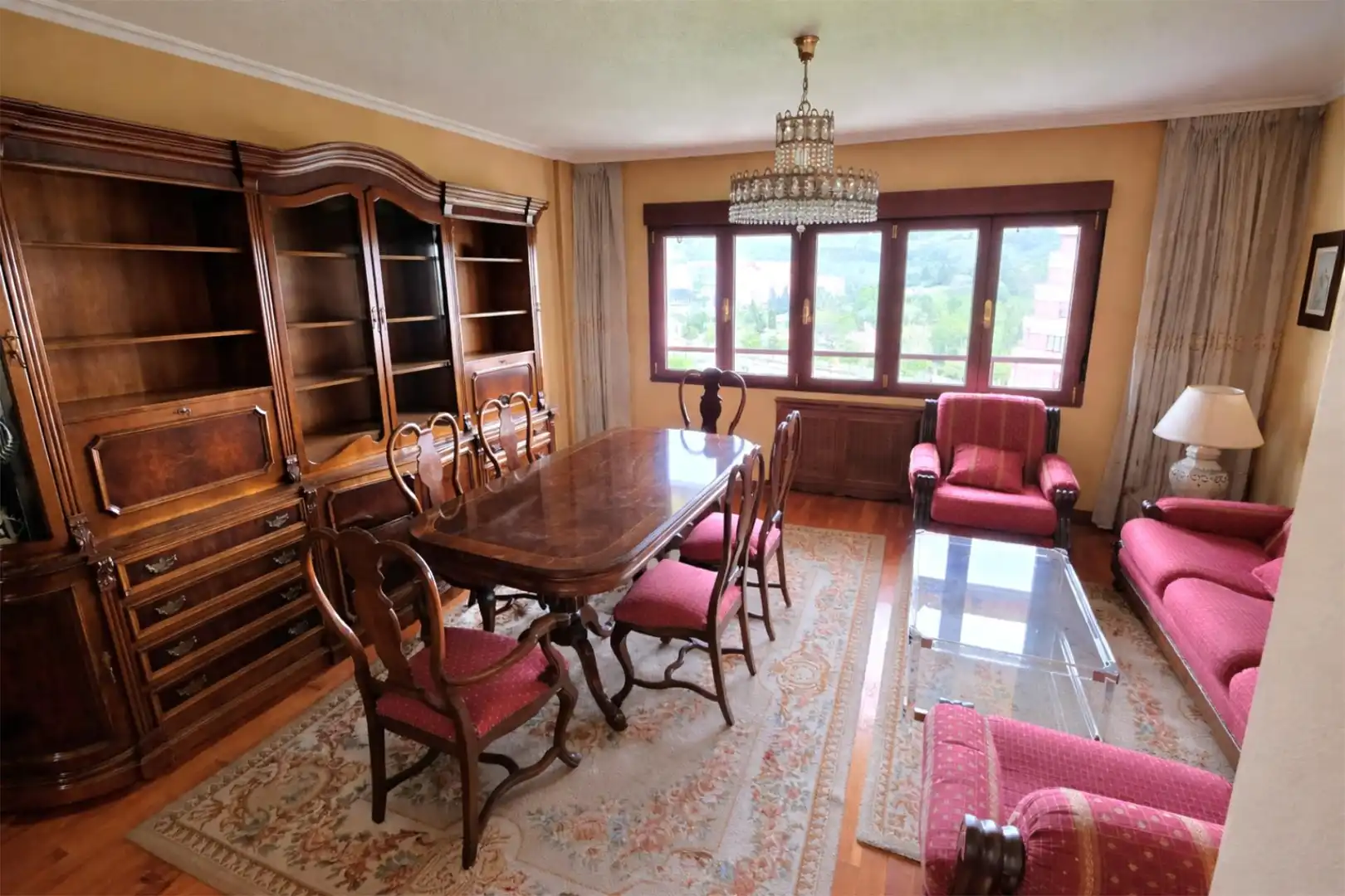 Comedor de Piso en venta en Oviedo  con Calefacción, Jardín privado y Parquet