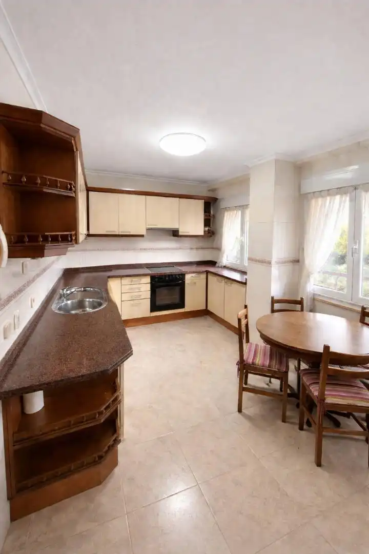 Piso en venta en Avenida de Pedro Masaveu, 29, Auditorio - Seminario - Parque de Invierno Cocina de Piso en venta en Oviedo con Terraza y Balcón