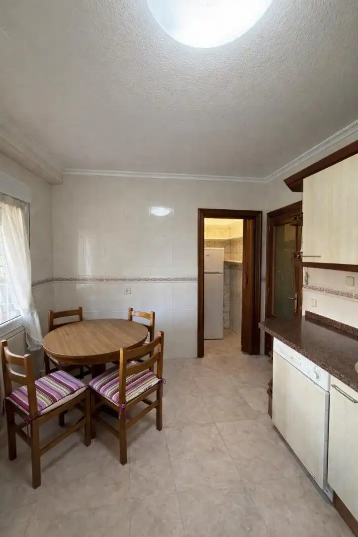 Piso en venta en Avenida de Pedro Masaveu, 29, Auditorio - Seminario - Parque de Invierno Cocina de Piso en venta en Oviedo con Terraza y Balcón