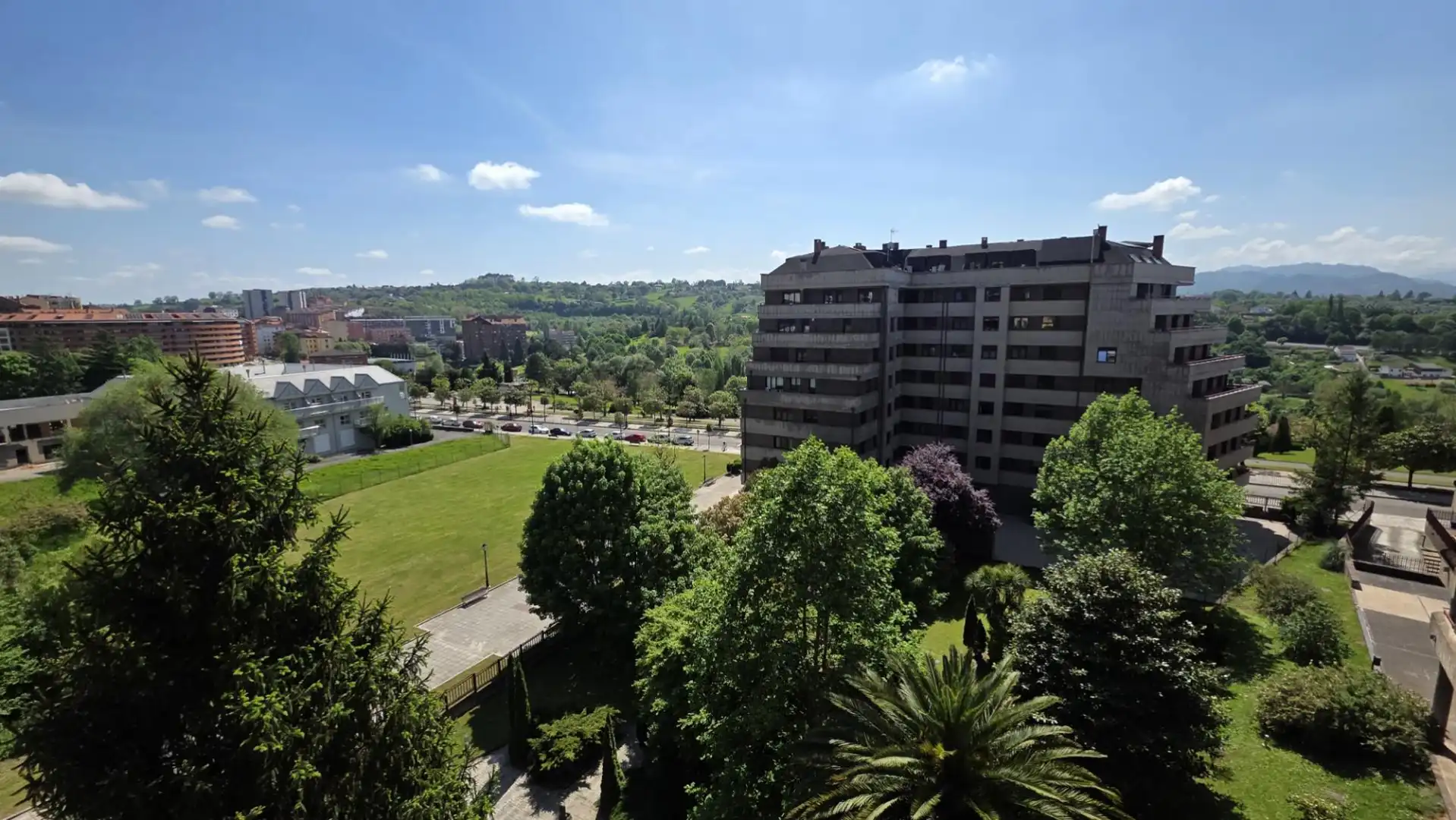 Piso en venta en Avenida de Pedro Masaveu, 29, Auditorio - Seminario - Parque de Invierno Vista exterior de Piso en venta en Oviedo con Terraza y Balcón