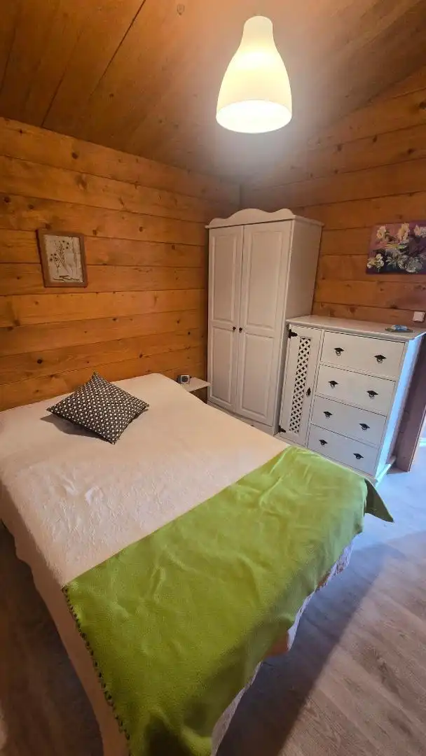Casa o xalet en venda a Diseminado Partidas, 3, Castiello de Jaca Dormitori de Casa o xalet en venda en Castiello de Jaca amb Terrassa i Balcó