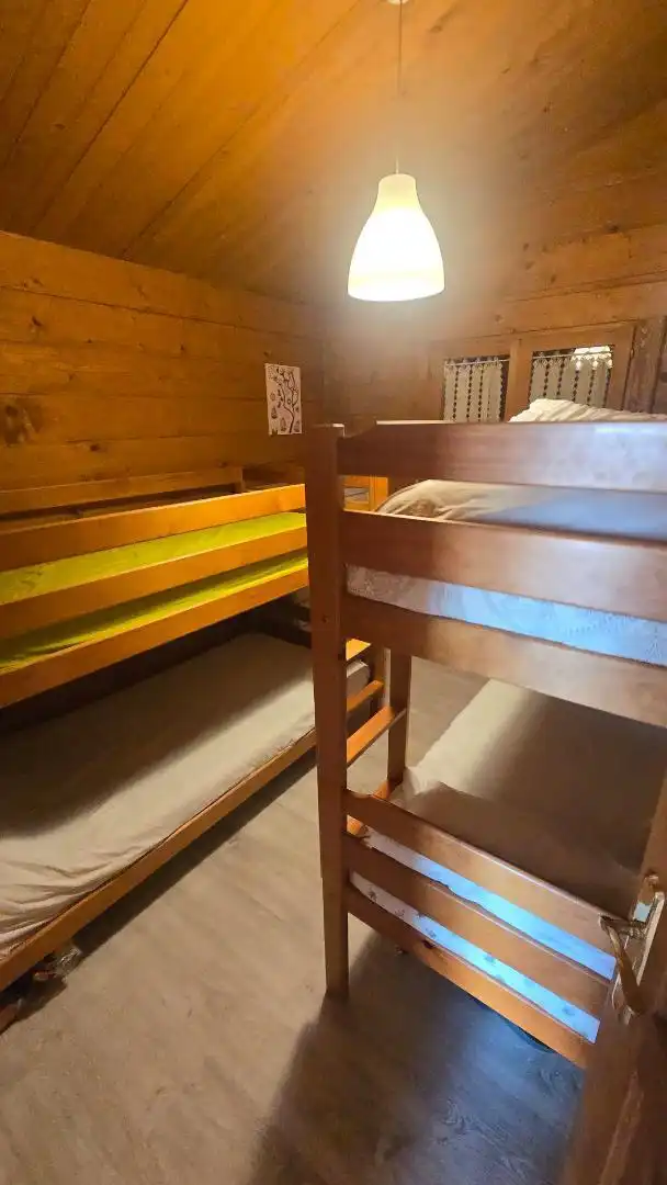 Casa o xalet en venda a Diseminado Partidas, 3, Castiello de Jaca Dormitori de Casa o xalet en venda en Castiello de Jaca amb Terrassa i Balcó
