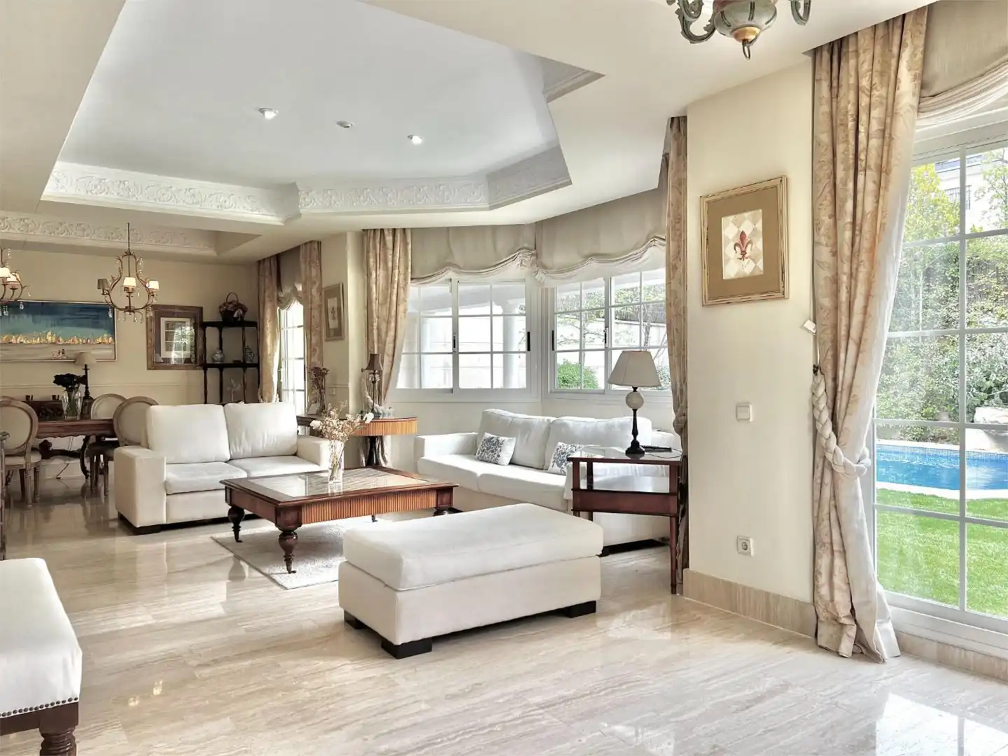 Casa o chalet en venta en Marazuela - El Torreón Sala de estar de Casa o chalet en venta en Las Rozas de Madrid con Aire acondicionado, Calefacción y Jardín privado