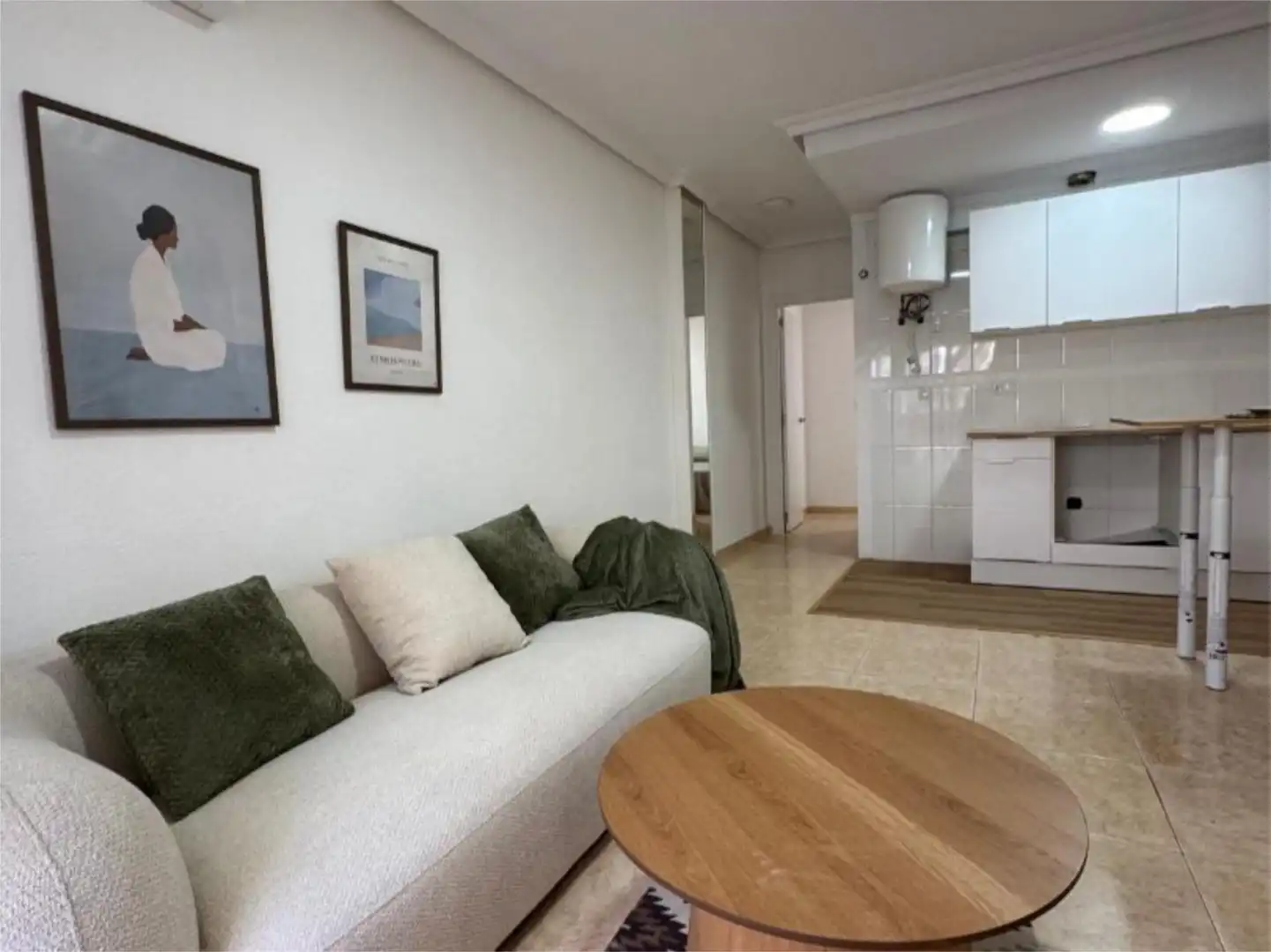 Sala d'estar de Pis en venda en Torrevieja amb Aire condicionat, Terrassa i Moblat