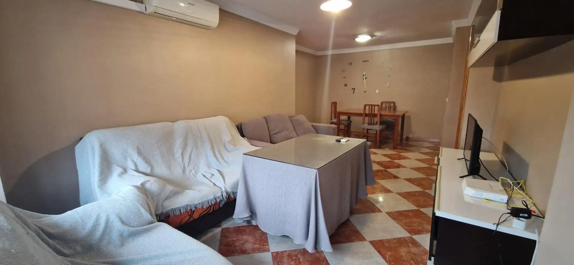 Pis en venda a Plaza Tallista M. Hierro Barreda, 6, Nuevo Parque - Los Rosales - Tráfico Pesado Sala d'estar de Pis en venda en Huelva amb Aire condicionat, Moblat i Forn