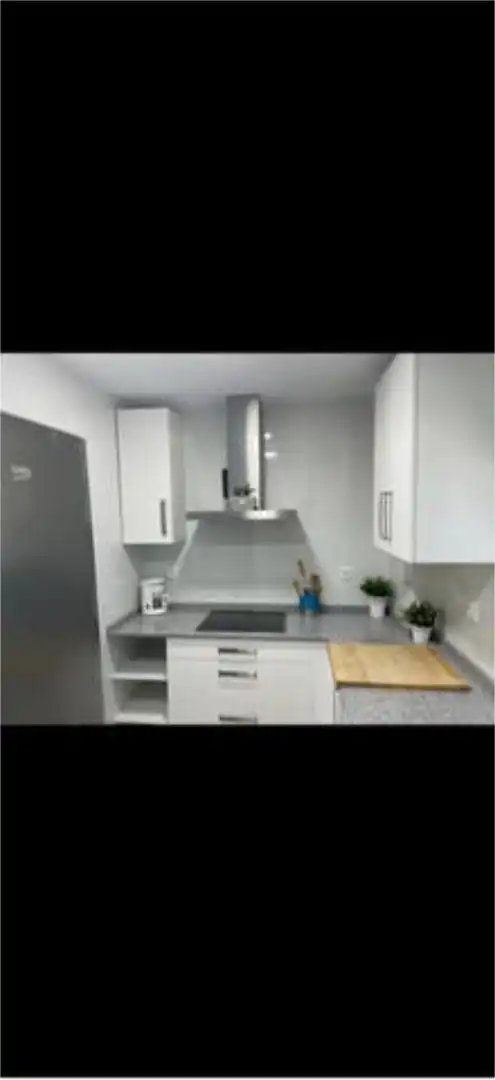Apartamento de alquiler en La Barrosa Cocina de Apartamento de alquiler en Chiclana de la Frontera con Calefacción, Jardín privado y Terraza