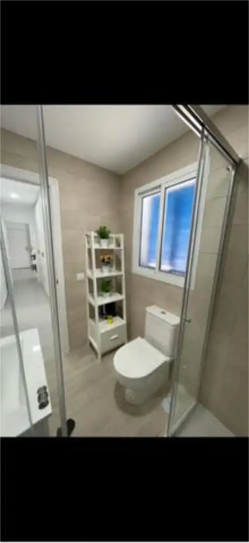 Apartamento de alquiler en La Barrosa Baño de Apartamento de alquiler en Chiclana de la Frontera con Calefacción, Jardín privado y Terraza