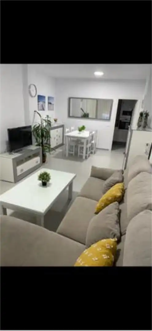Apartamento de alquiler en La Barrosa Sala de estar de Apartamento de alquiler en Chiclana de la Frontera con Calefacción, Jardín privado y Terraza
