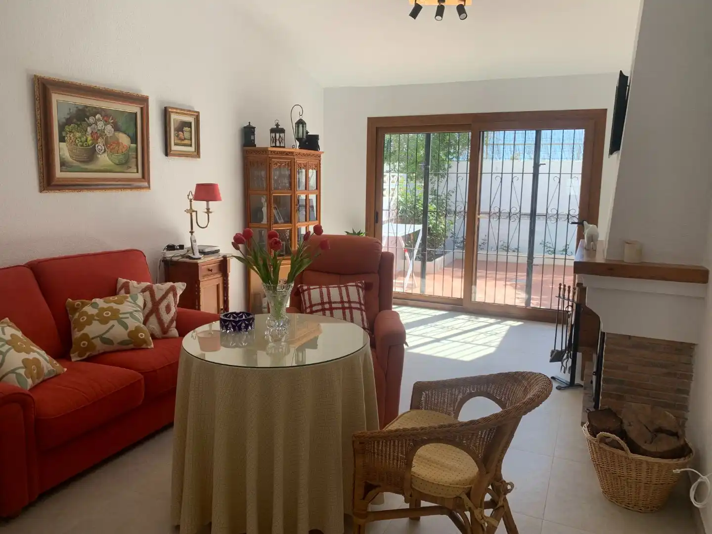Sala d'estar de Dúplex en venda en Almería amb Aire condicionat, Jardí privat i Moblat