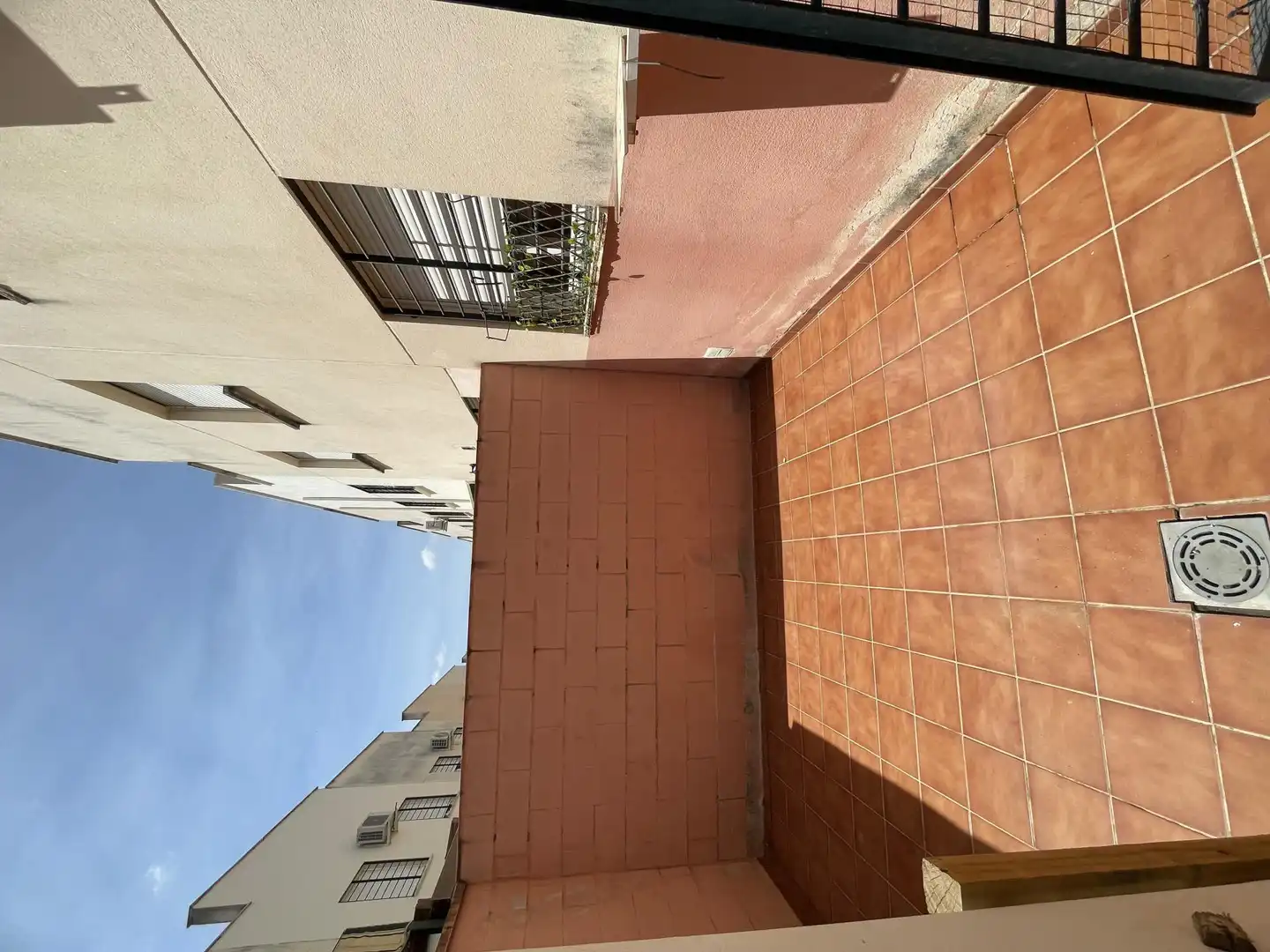 Casa adosada de lloguer a Calle San Juan de Aznalfarache, 14, Palomares del Río Terrassa de Casa adosada de lloguer en Palomares del Río amb Aire condicionat i Moblat