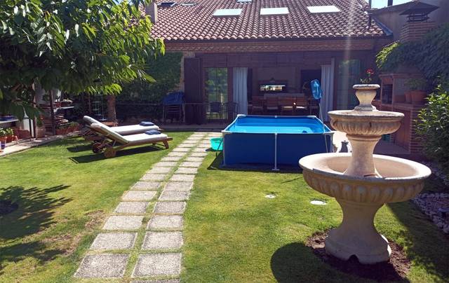 Casa adosada en Venta en Calle Ramón y Cajal, 22 en Arabayona de Mógica
