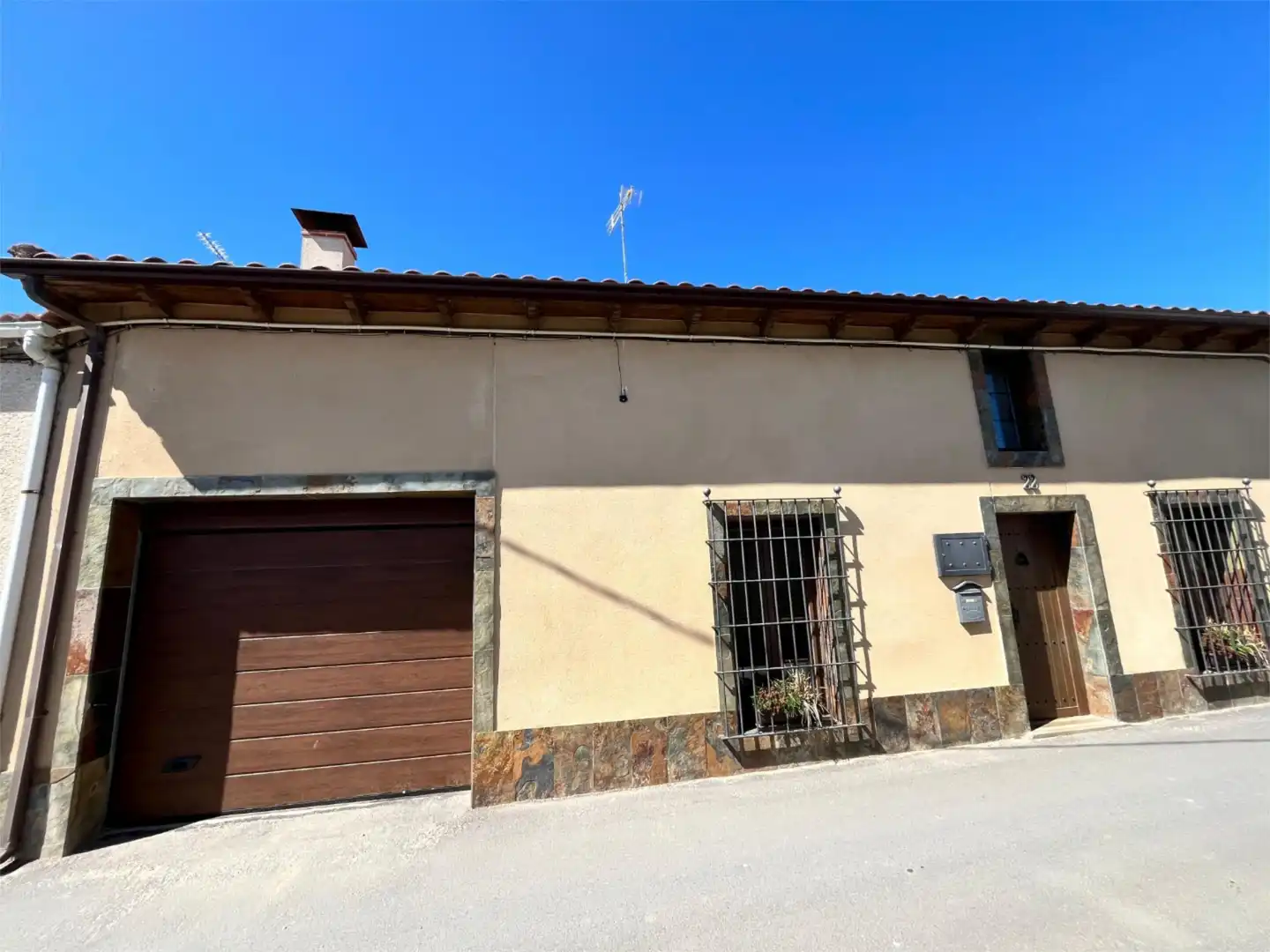Casa adosada en venda a Calle Ramón y Cajal, 22, Arabayona de Mógica Vista exterior de Casa adosada en venda en Arabayona de Mógica amb Calefacció, Jardí privat i Parquet
