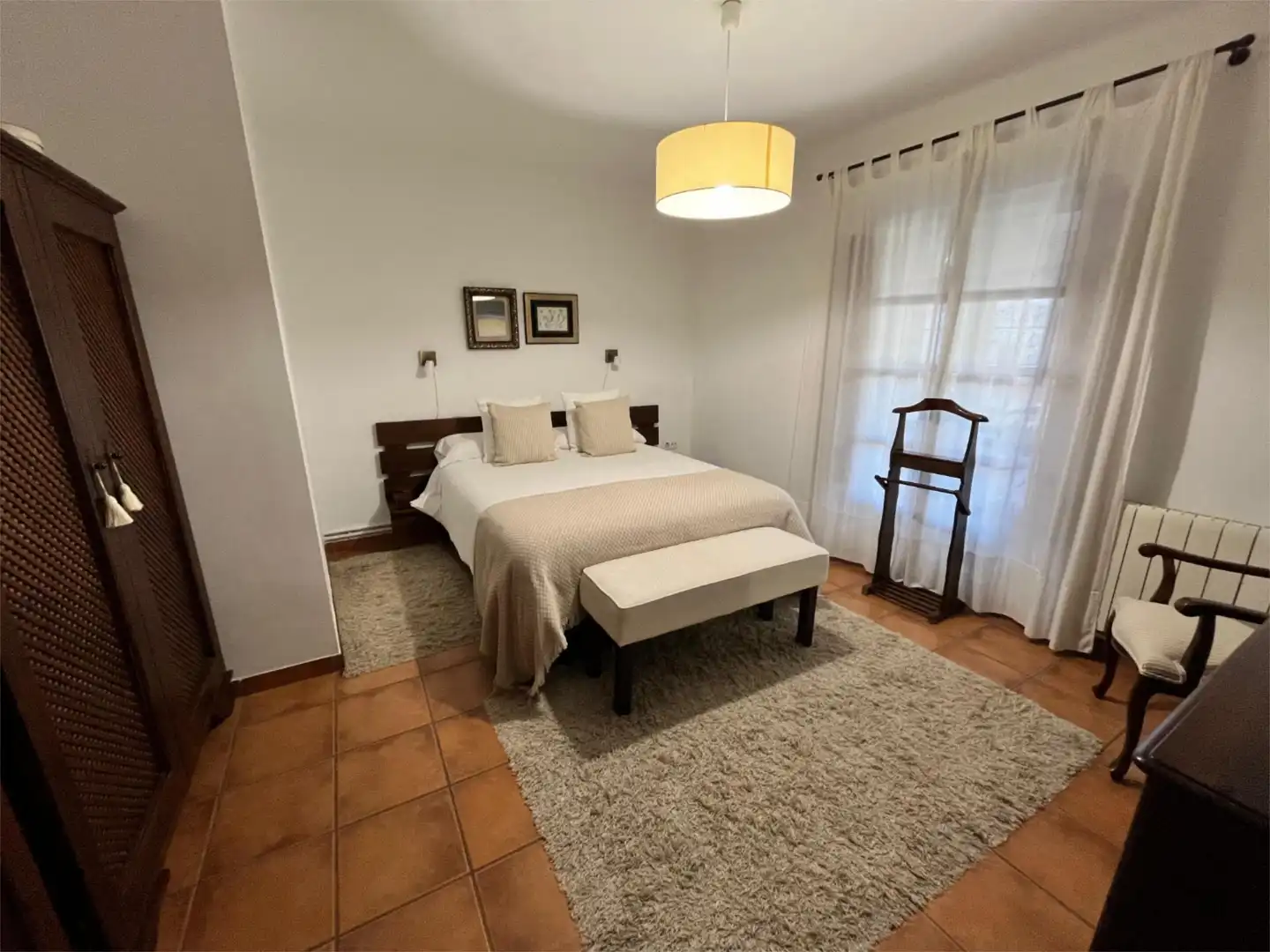 Casa adosada en venda a Calle Ramón y Cajal, 22, Arabayona de Mógica Dormitori de Casa adosada en venda en Arabayona de Mógica amb Calefacció, Jardí privat i Parquet