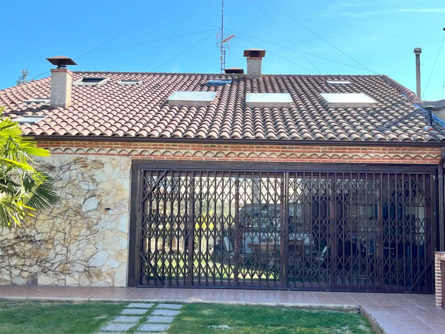 Casa adosada en venda a Calle Ramón y Cajal, 22, Arabayona de Mógica Vista exterior de Casa adosada en venda en Arabayona de Mógica amb Calefacció, Jardí privat i Parquet