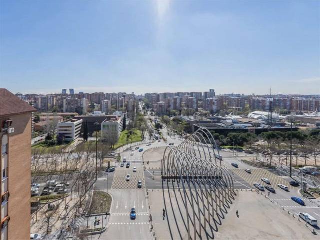 Piso en Venta en Calle de Santiago de Compostela, 50 en La Paz