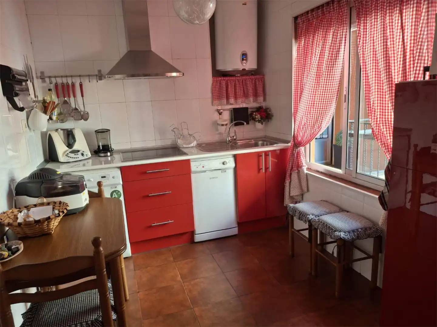 Wohnung zum Verkauf in Calle Santander, 2, Villarcayo de Merindad de Castilla la Vieja Küche von Wohnung zum Verkauf in Villarcayo de Merindad de Castilla la Vieja mit Balkon