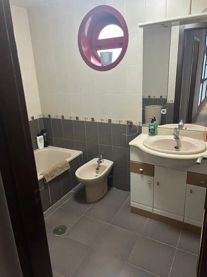 Baño de Piso de alquiler en Gozón con Calefacción, Amueblado y Horno
