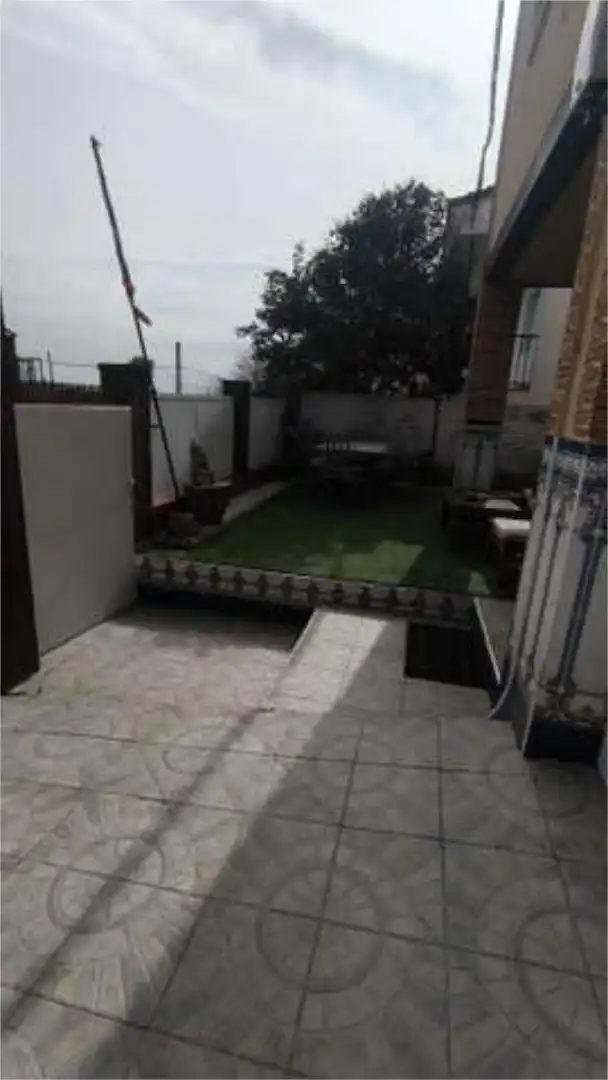 Terrasse von Einfamilien-Reihenhaus zur Miete in Jaraíz de la Vera mit Privatgarten, Terrasse und Möbliert