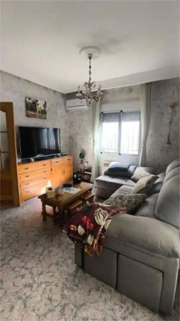 Wohnzimmer von Einfamilien-Reihenhaus zur Miete in Jaraíz de la Vera mit Privatgarten, Terrasse und Möbliert