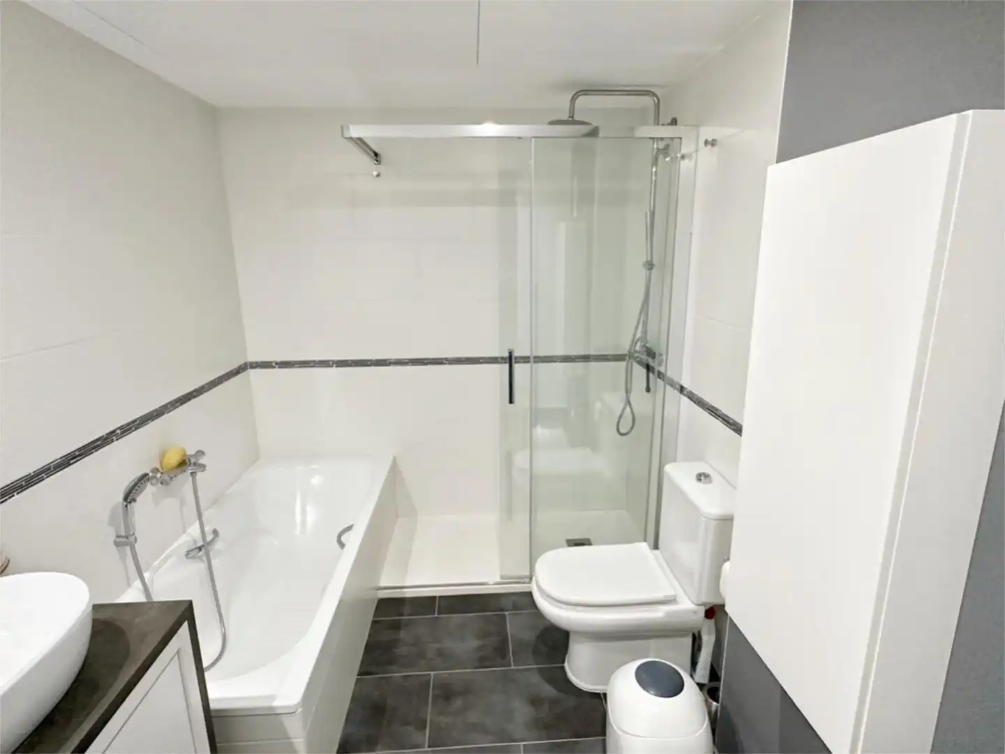Bany de Pis de lloguer en Valencia amb Aire condicionat, Parquet i Piscina