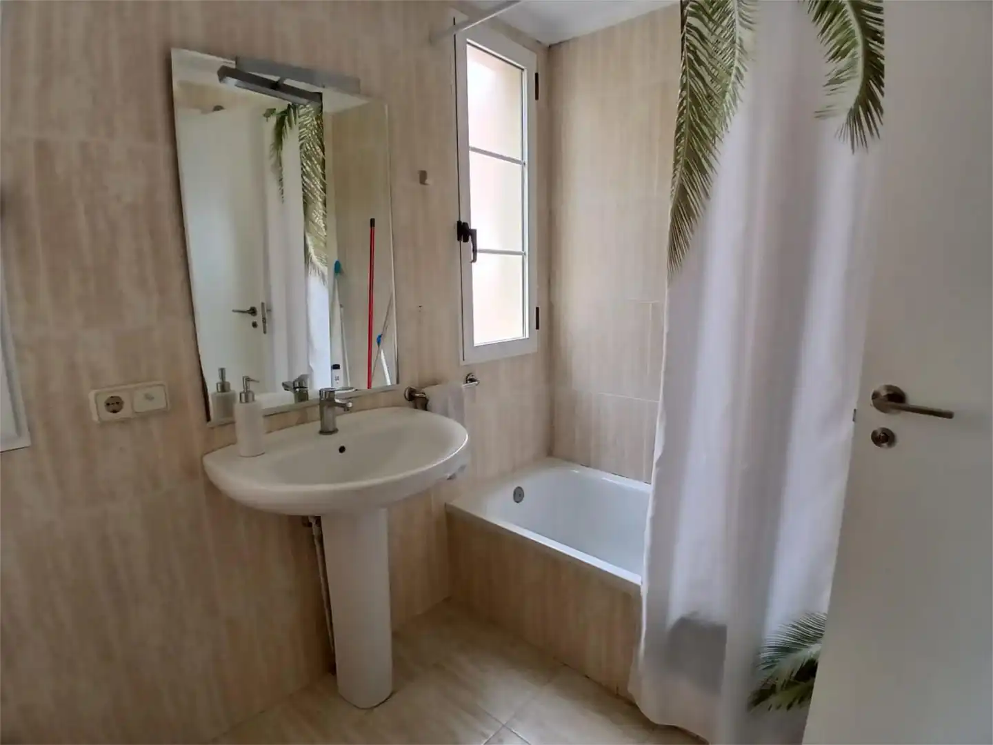Baño de Piso en venta en Chiva con Calefacción, Jardín privado y Terraza