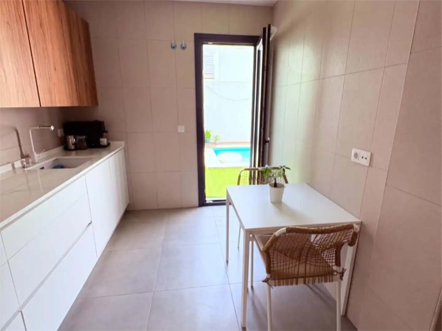 Casa o xalet en venda a Calle Poeta En Nueva York, 1, San José de la Rinconada Cuina de Casa o xalet en venda en La Rinconada amb Aire condicionat, Jardí privat i Terrassa