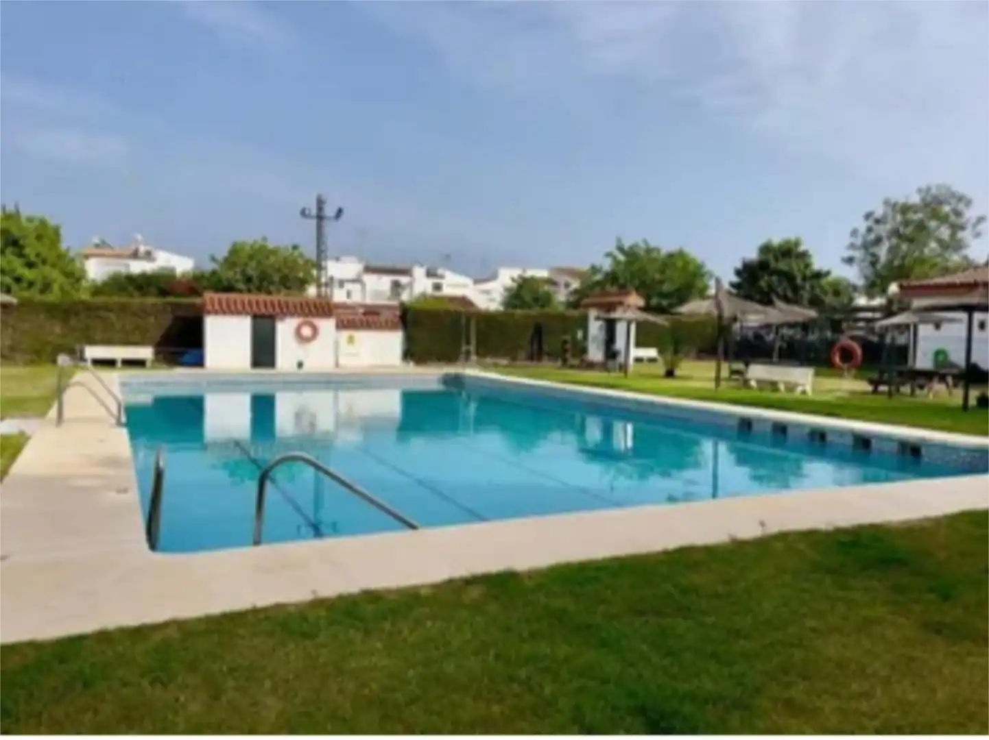 Piscina de Casa adosada en venda en Chiclana de la Frontera amb Terrassa, Piscina i Balcó