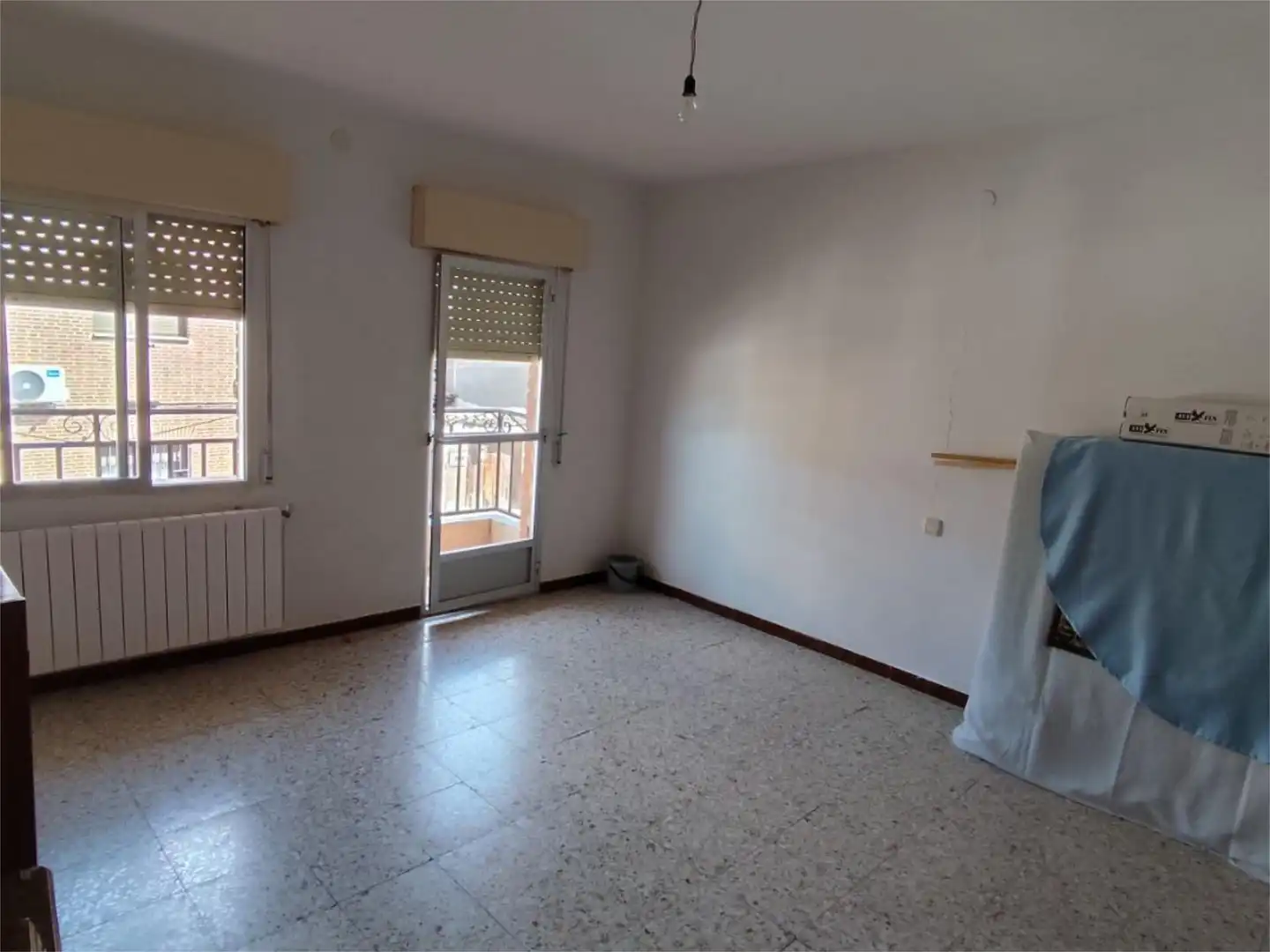 Pis en venda a Calle San Policarpo, 22, Calera y Chozas Sala d'estar de Pis en venda en Calera y Chozas amb Calefacció i Balcó