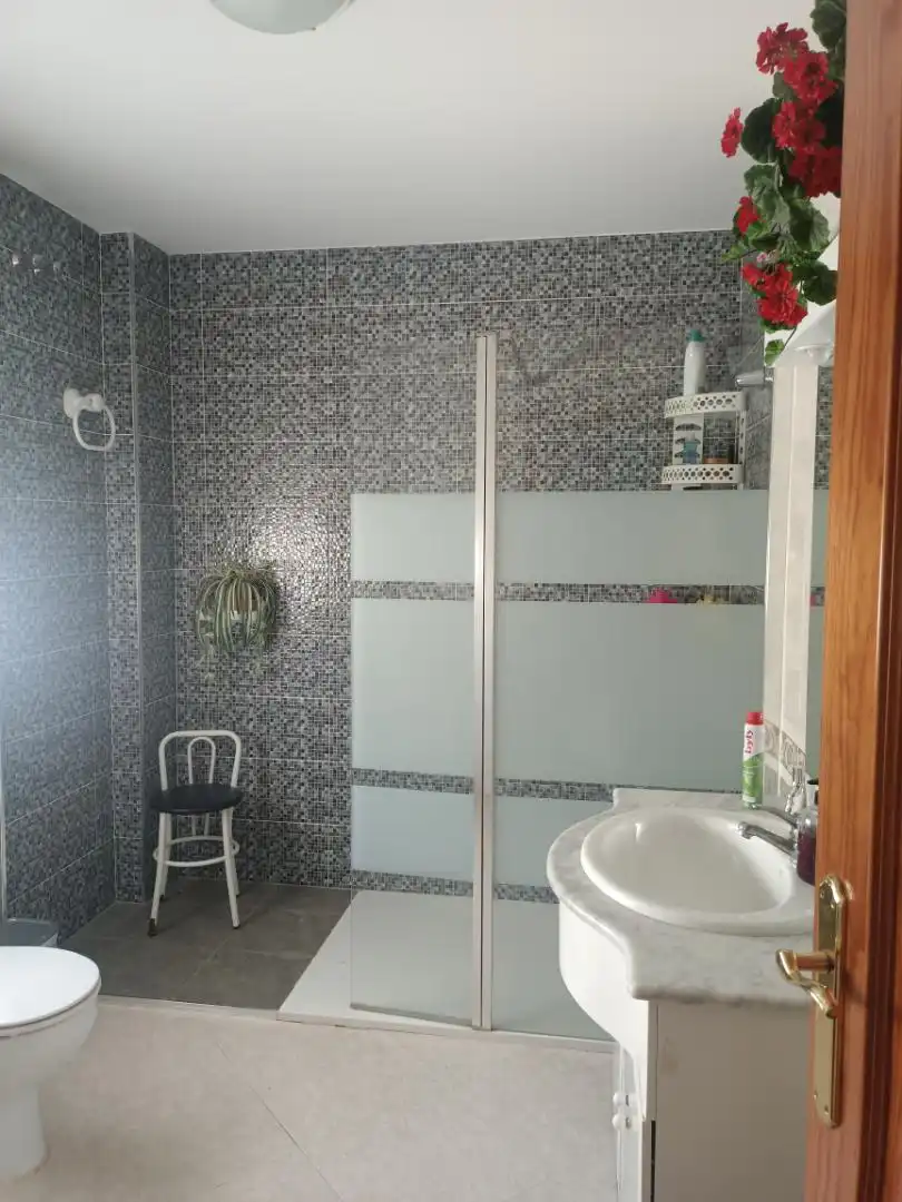 Detached homes for sale in Calle Lavaderos, 3, Fuente Vaqueros Bathroom of Detached homes for sale in Fuente Vaqueros with Air Conditioner, Terrace and Balcony