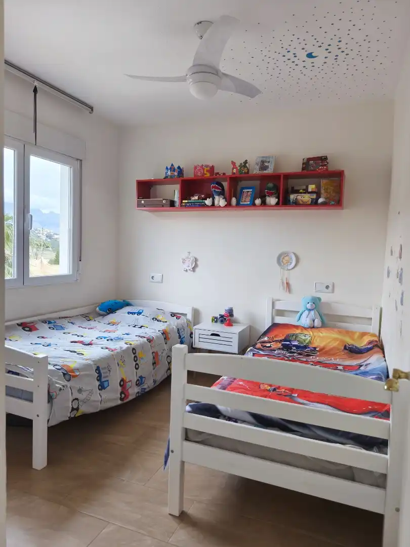 Habitación de Casa o chalet en venta en La Nucia con Aire acondicionado, Calefacción y Jardín privado