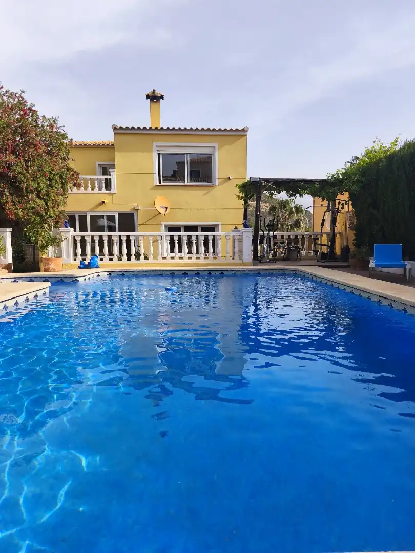 Piscina de Casa o chalet en venta en La Nucia con Aire acondicionado, Calefacción y Jardín privado