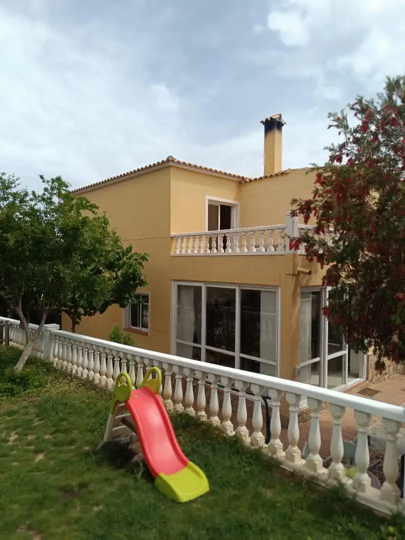 Vista exterior de Casa o chalet en venta en La Nucia con Aire acondicionado, Calefacción y Jardín privado
