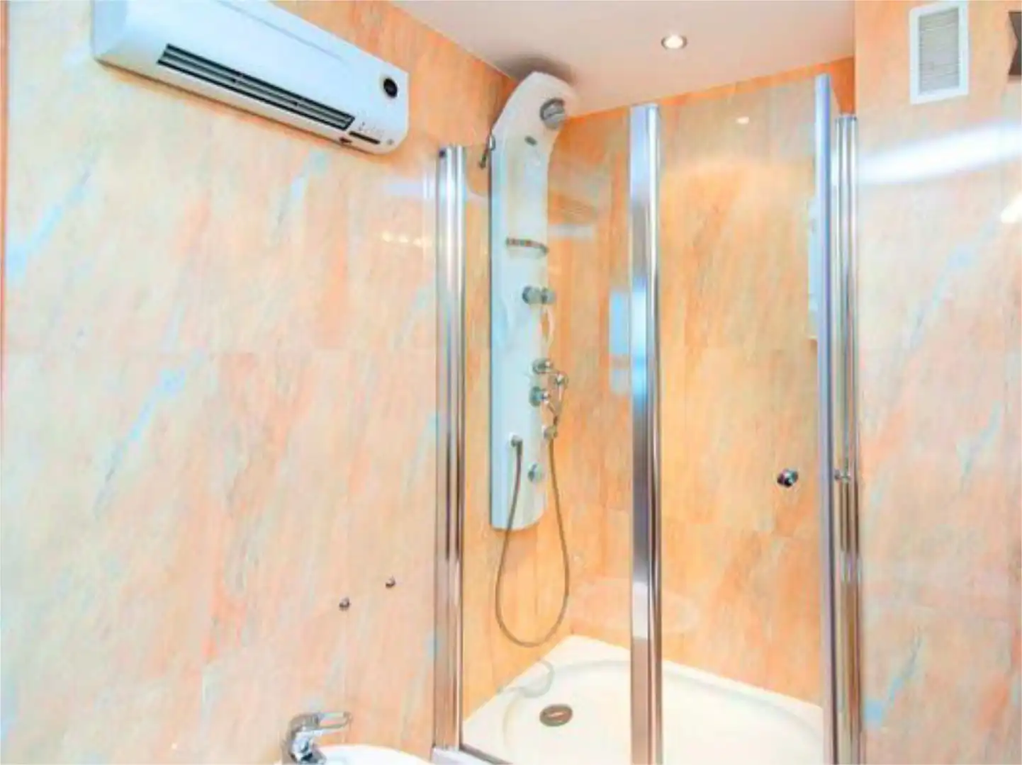 Piso de alquiler en Calle Pacífico, 31, Paseo Marítimo Oeste - Pacífico Baño de Piso de alquiler en Málaga Capital con Aire acondicionado, Terraza y Balcón