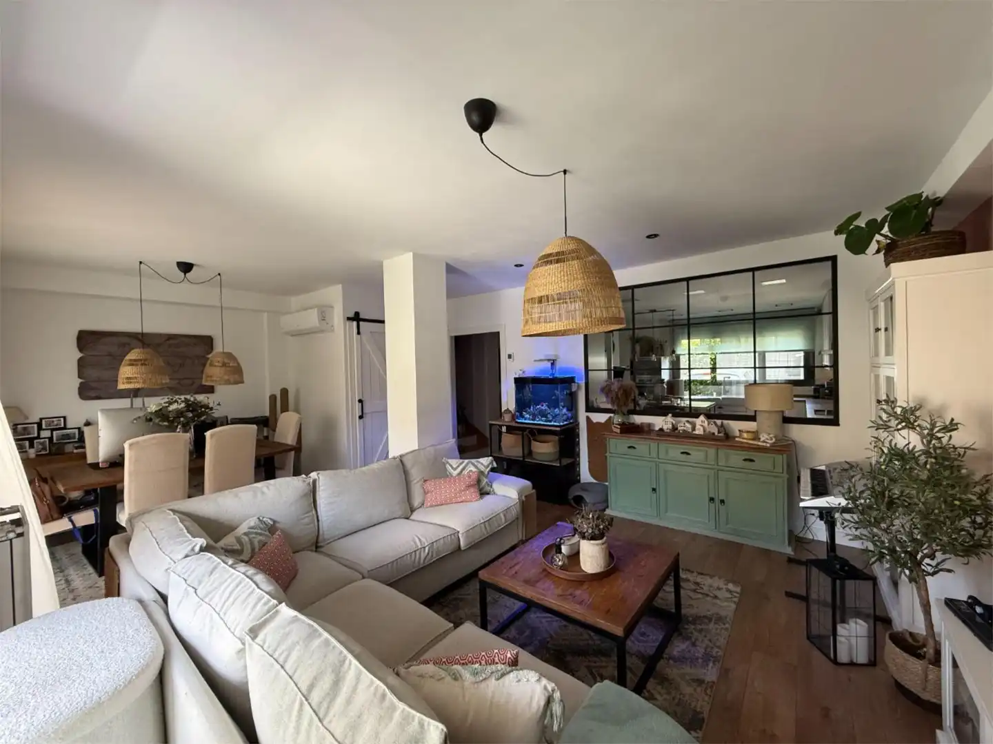 Sala d'estar de Casa adosada en venda en Rivas-Vaciamadrid amb Aire condicionat, Terrassa i Piscina