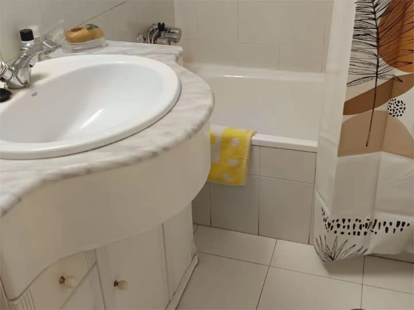 Badezimmer von Wohnung zur Miete in Sanxenxo mit Schwimmbad, Möbliert und Balkon
