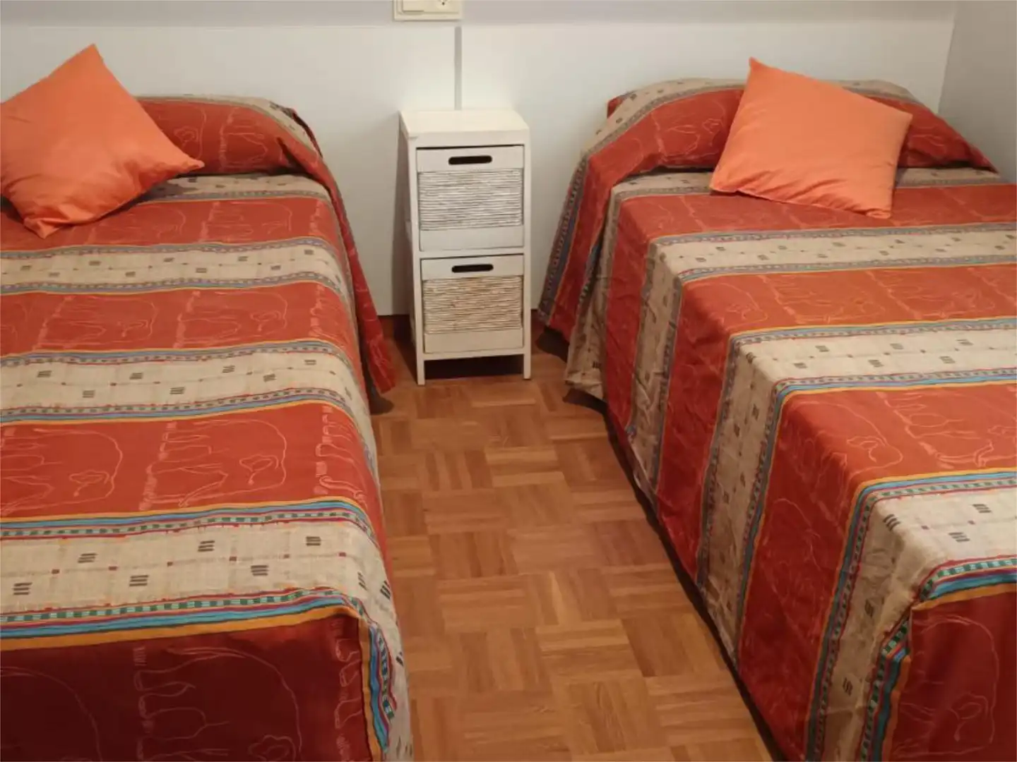 Schlafzimmer von Wohnung zur Miete in Sanxenxo mit Schwimmbad, Möbliert und Balkon