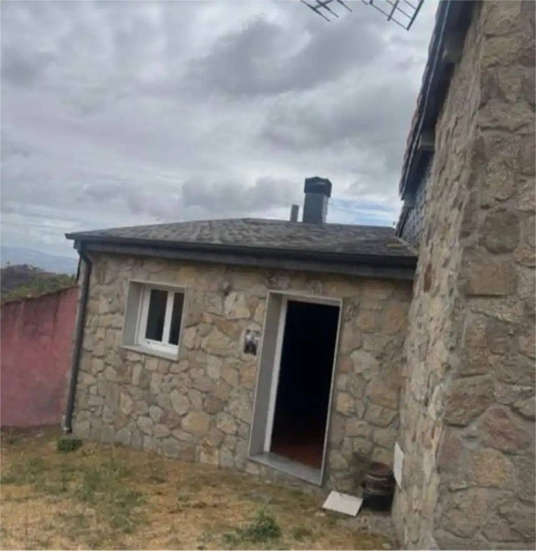 Houses for sale in Oímbra Exterior view of Houses for sale in Oímbra with Furnished