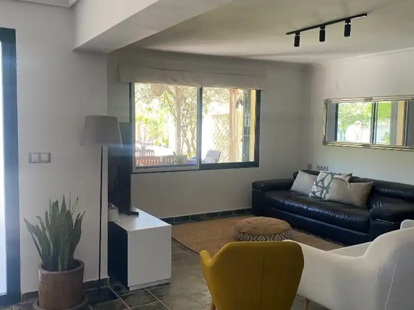 Casa o xalet en venda a Carrer Burjassot, 19, Corinto - Almarda Sala d'estar de Casa o xalet en venda en Sagunto / Sagunt amb Aire condicionat, Calefacció i Jardí privat