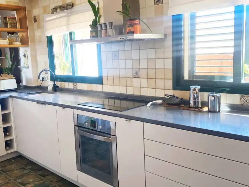Casa o xalet en venda a Carrer Burjassot, 19, Corinto - Almarda Cuina de Casa o xalet en venda en Sagunto / Sagunt amb Aire condicionat, Calefacció i Jardí privat