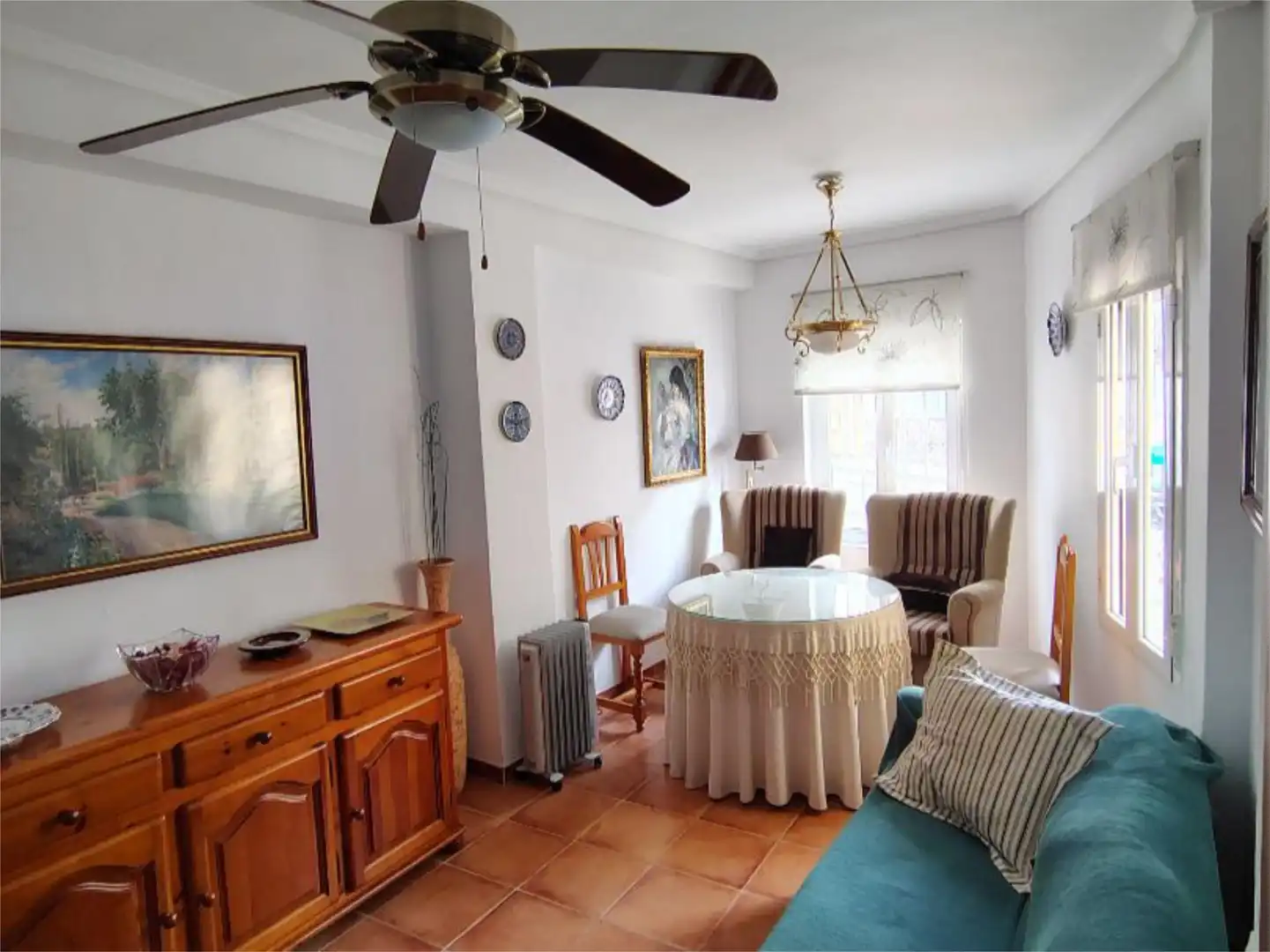 Sala de estar de Casa adosada en venta en Baena con Terraza, Trastero y Amueblado