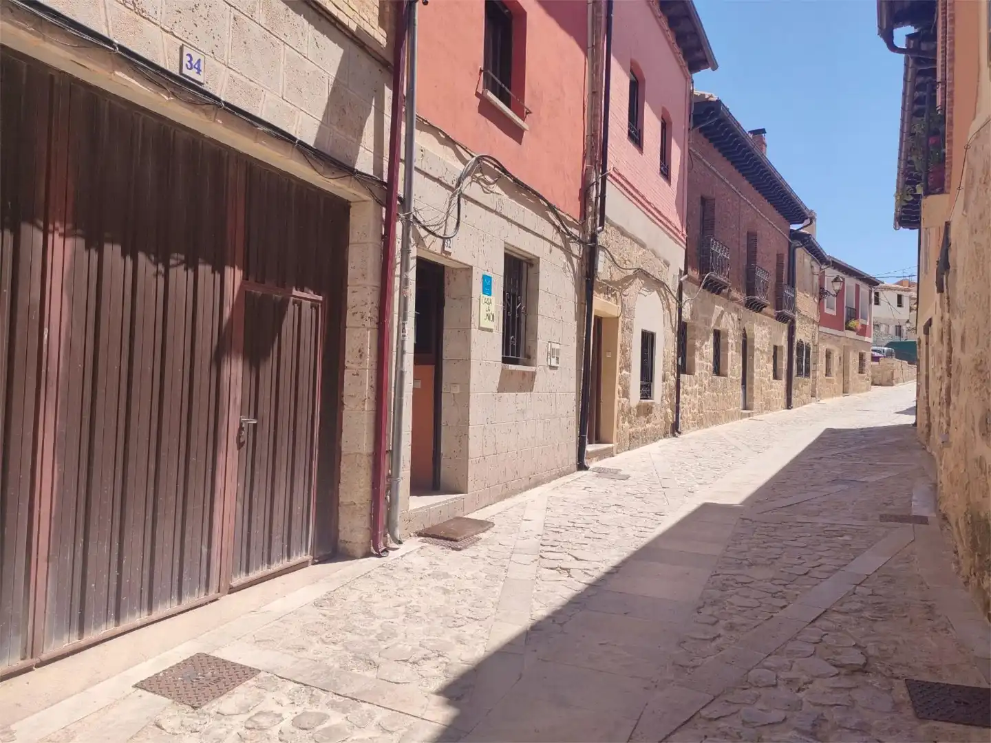 Außenansicht von Wohnung zum Verkauf in Castrojeriz mit Heizung, Privatgarten und Terrasse