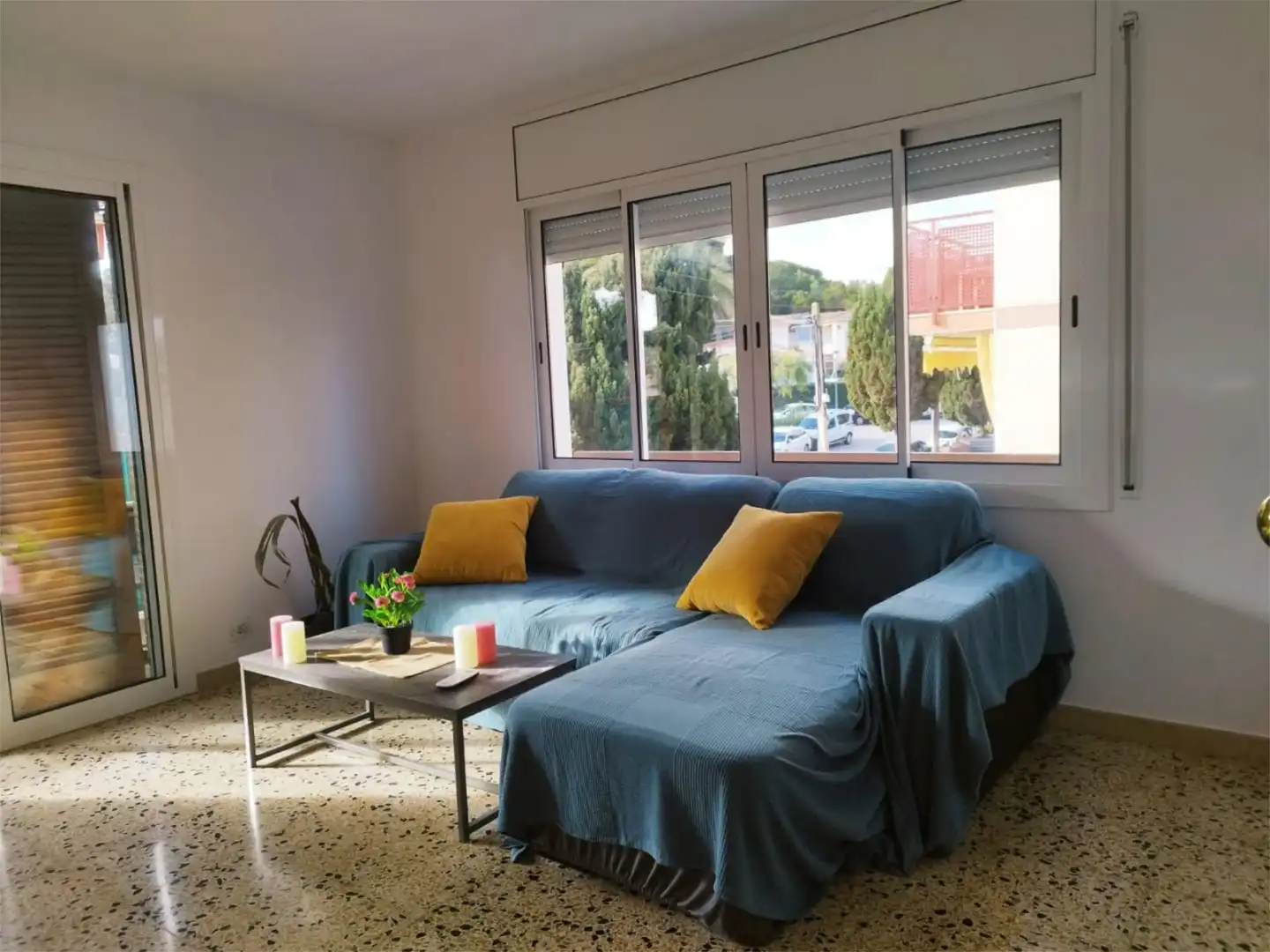 Wohnzimmer von Wohnung zum Verkauf in Cunit mit Klimaanlage und Balkon